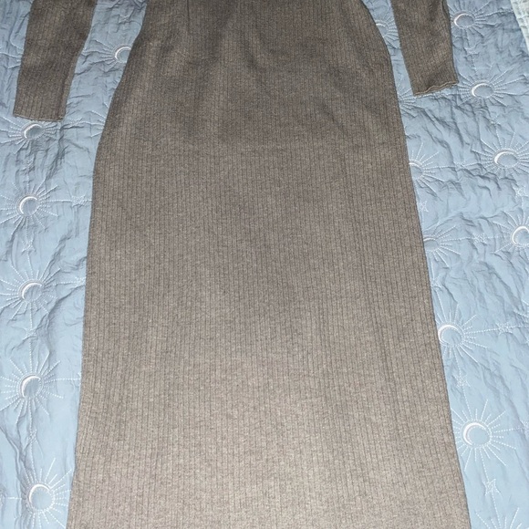 WAYF Elegant Long Sleeve cardigan Size Medium, it long is 50 inches, - Picture 5 of 12